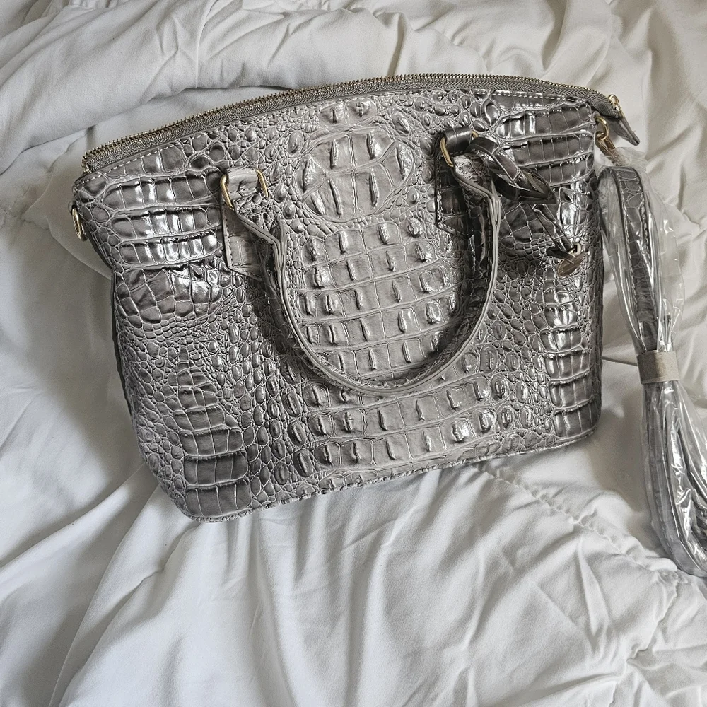 vegan leather crocodile tote - gray - Picture 4 of 5